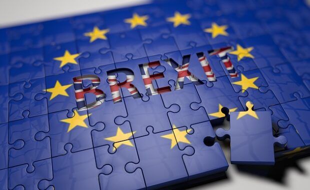 puzzle de la bandera europea con la palabra BREXIT