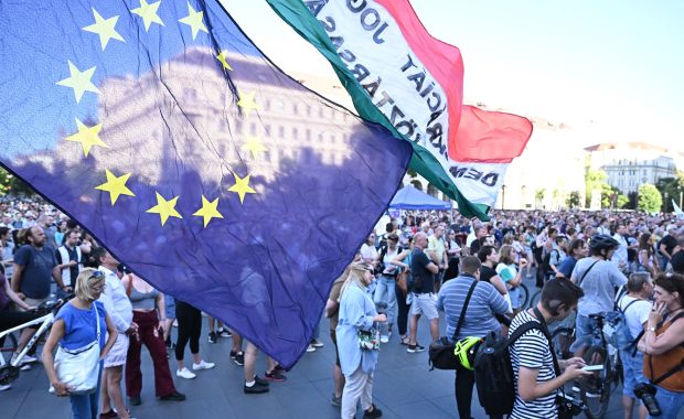 Bandera Unión Europea ondeando