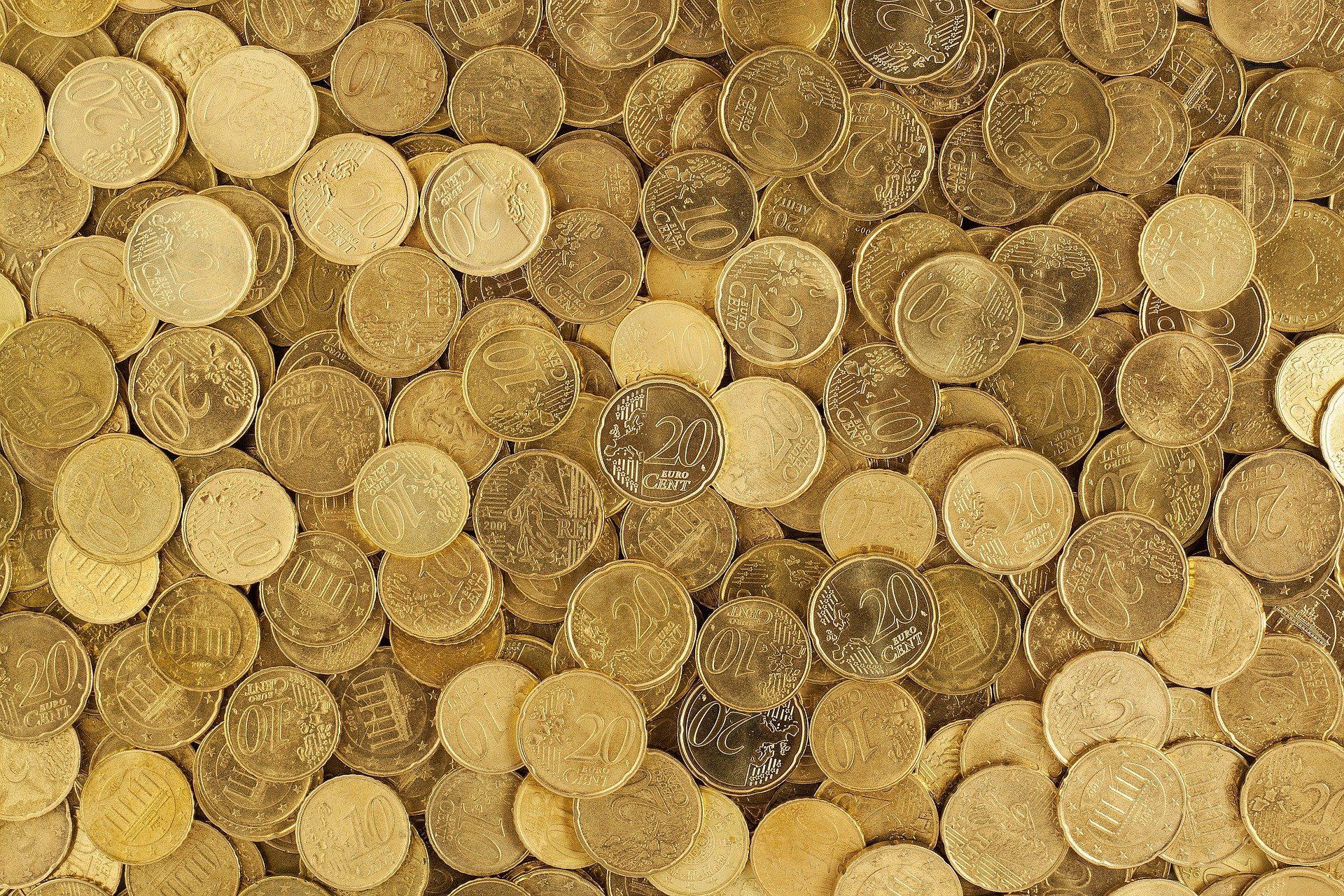 muchas monedas de céntimos
