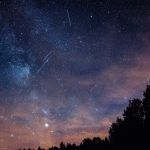 noche con cielo estrellado