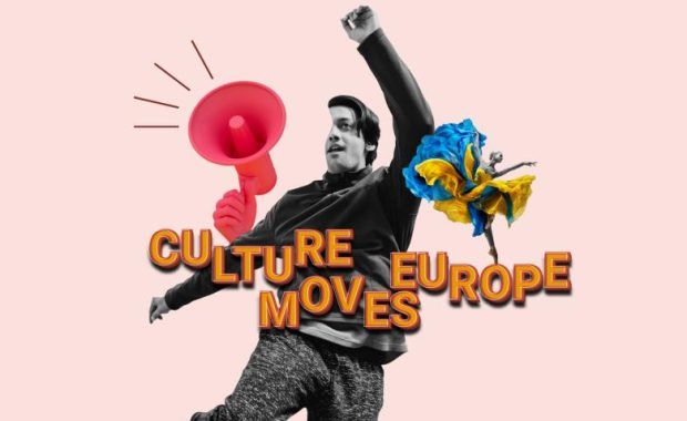 Imagen promocional de "Culture Moves Europe" a modo de collage en la que un chico que salta aparece sobre un fondo en rosa pálido