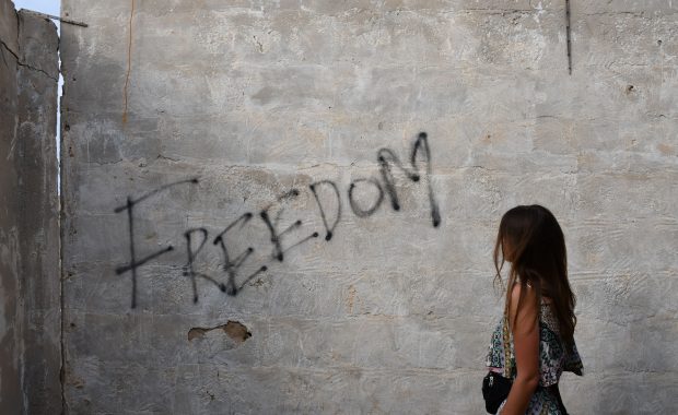 graffiti Freedom en la pared