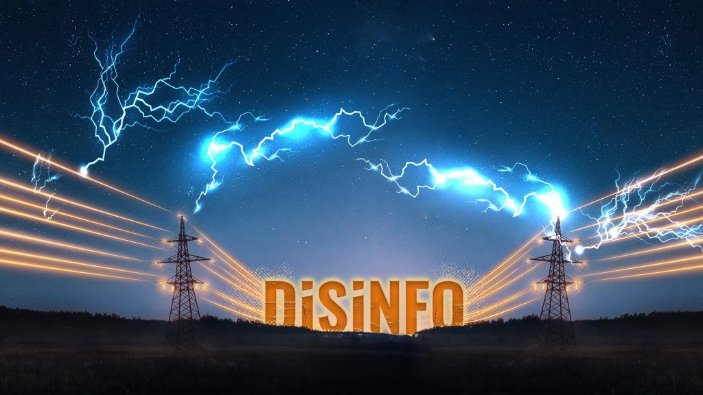 cables de la luz iluminan la palabra Disinfo