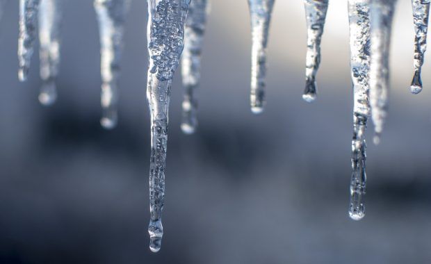 Témpanos de hielo derritiéndose