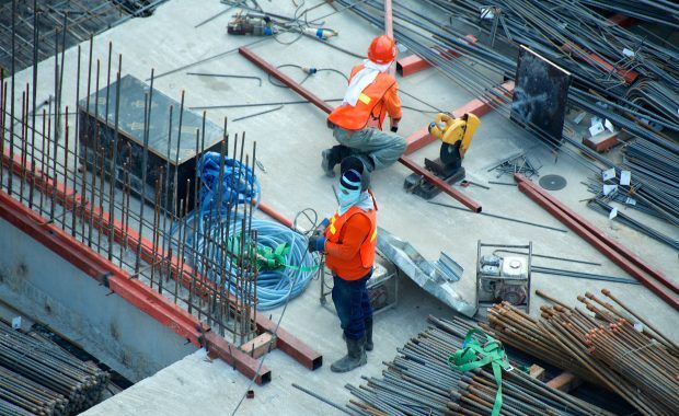 obreros trabajando