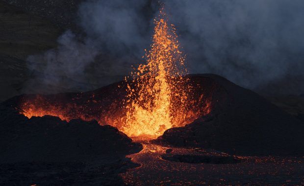 vista de la lava de un volcán