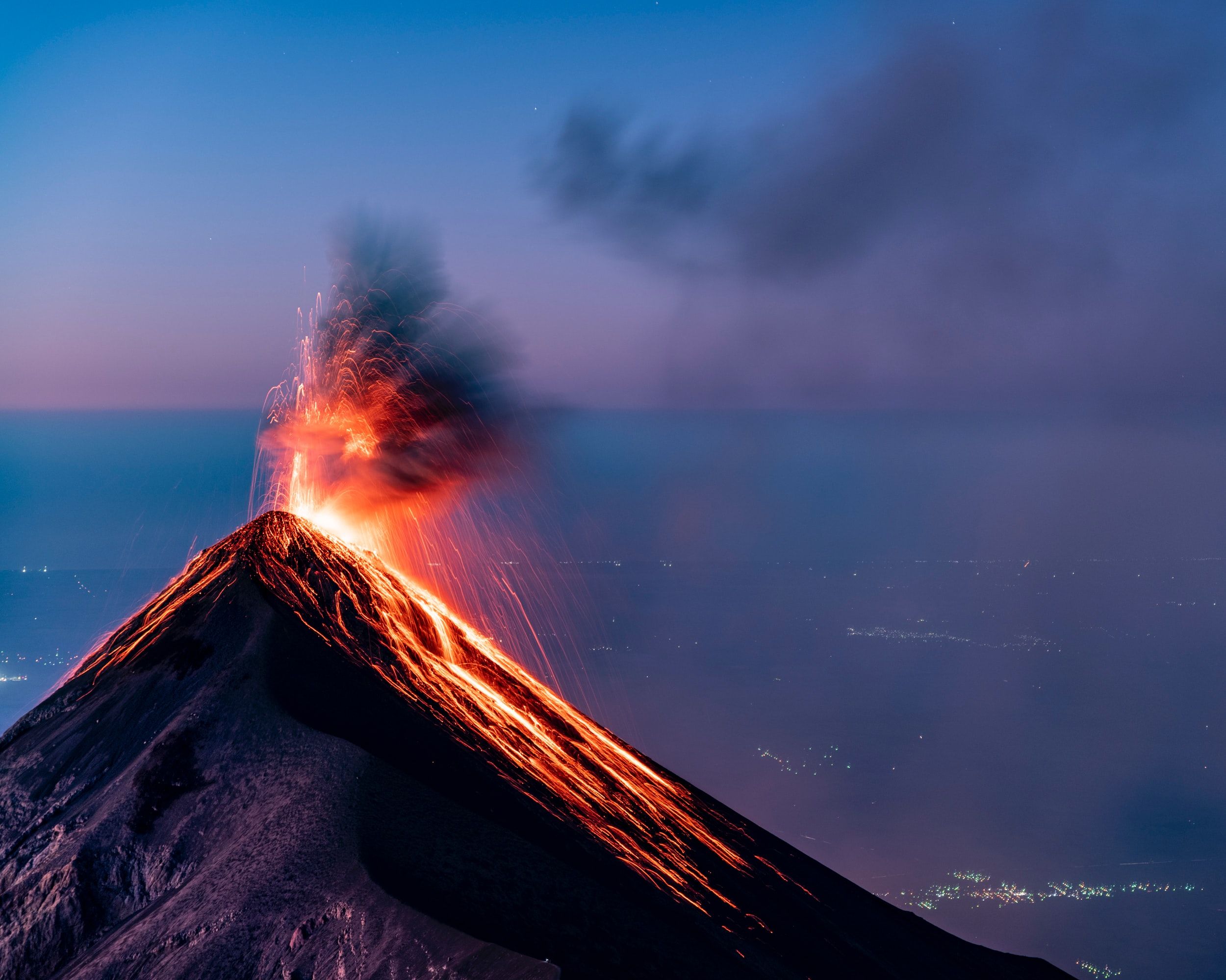 Volcan en erupcion
