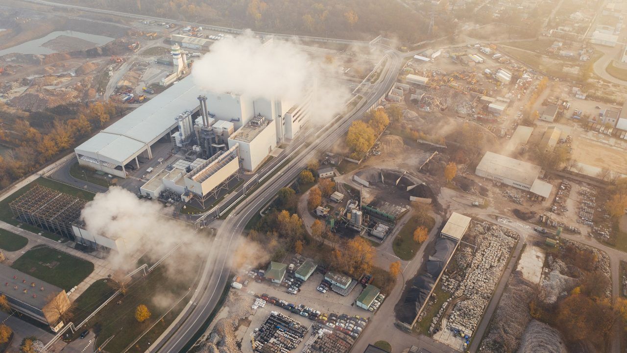 emisiones de gases contaminantes en una ciudad