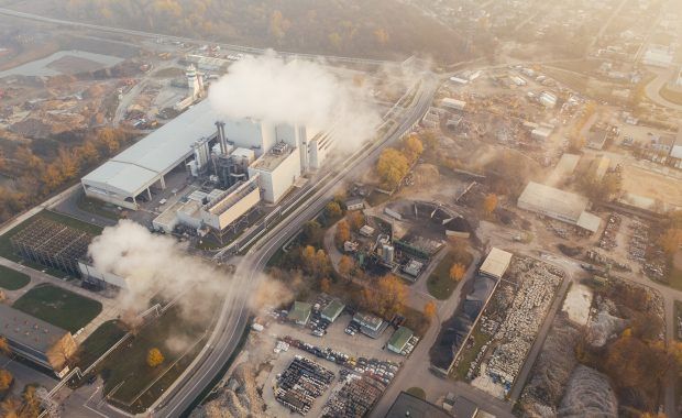 emisiones de gases contaminantes en una ciudad