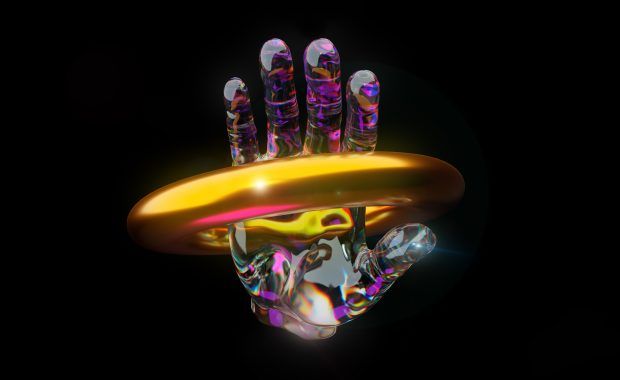 Imagen digital de una mano de cristal rodeada de un aro dorado