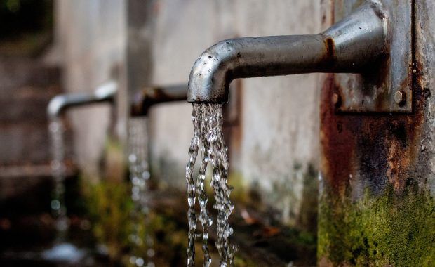 grifos de agua en el exterior