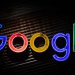 Letretro luminoso con el logo de Google