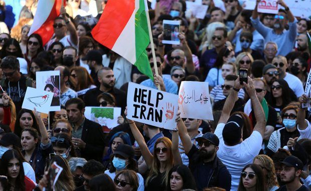 gente manifestándose en Irán