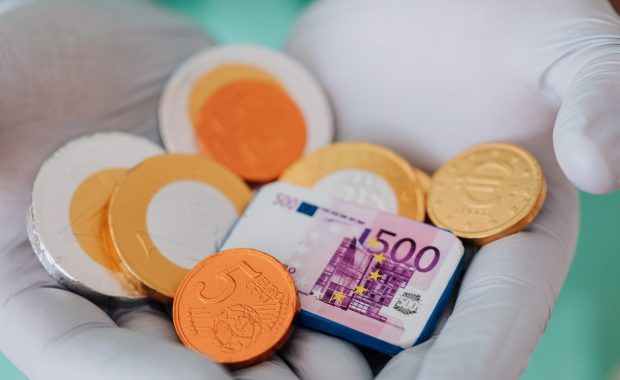 chocolatinas en forma de moneadas y billetes de euro