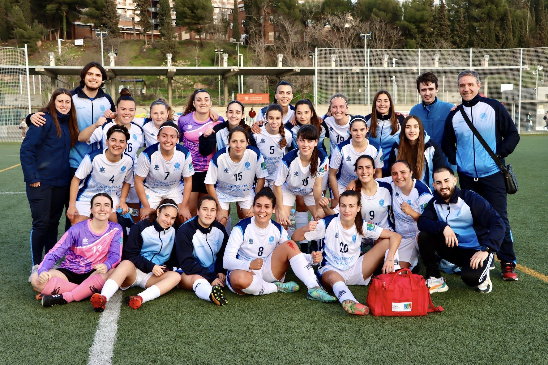 grupo de deportistas de la UAL